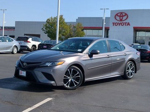 Certified 2019 Toyota Camry SE image 2