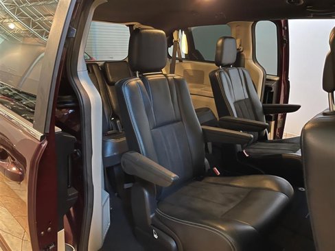 Used 2019 Dodge Grand Caravan SXT image 16