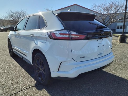 Used 2024 Ford Edge SE w/ Black Appearance Package image 7