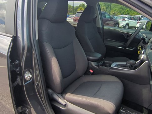 Used 2021 Toyota RAV4 LE image 40