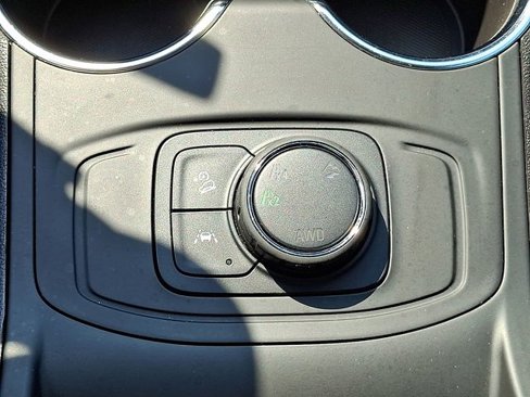 Used 2024 GMC Terrain SLE image 24