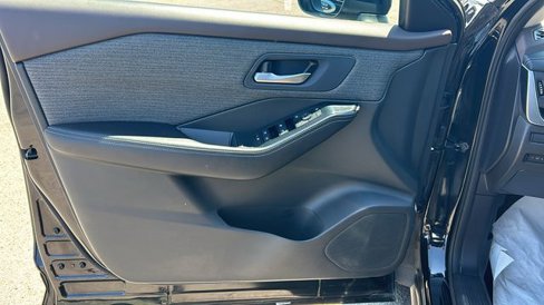 Used 2023 Nissan Rogue SV image 16