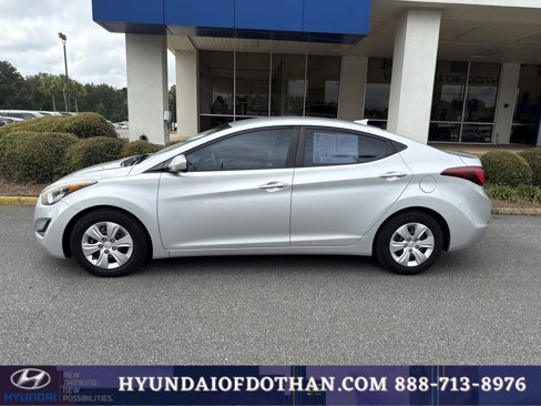 Used 2016 Hyundai Elantra SE image 2