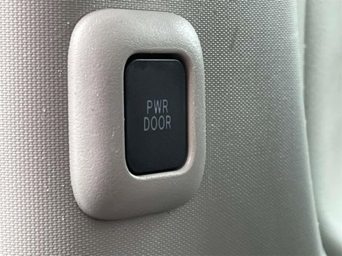 Used 2016 Toyota Sienna XLE image 13