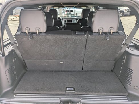 Used 2016 Ford Expedition XLT w/ Equipment Group 202A image 12