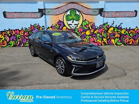 Certified 2025 Volkswagen Jetta SE w/ Sunroof Package image 1