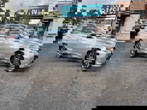 Used 2016 Toyota Camry SE image 2
