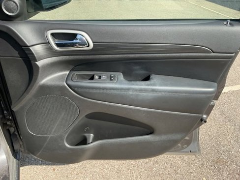 Used 2021 Jeep Grand Cherokee Laredo X image 10