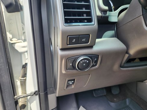 Used 2021 Ford Expedition XLT image 12