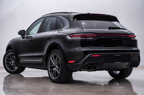 Certified 2025 Porsche Macan Turbo image 3