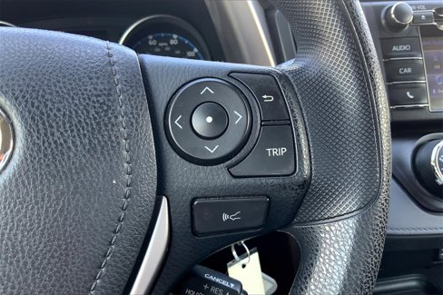 Used 2018 Toyota RAV4 LE image 20