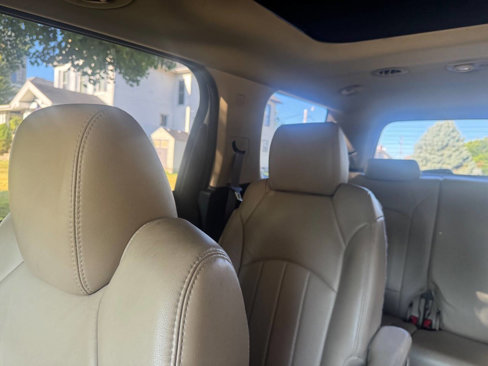Used 2011 GMC Acadia Denali image 28