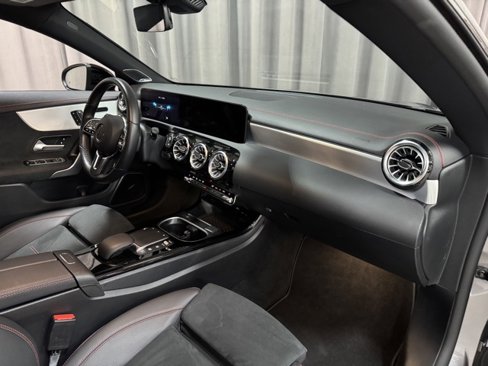 Used 2023 Mercedes-Benz CLA 250 4MATIC image 9