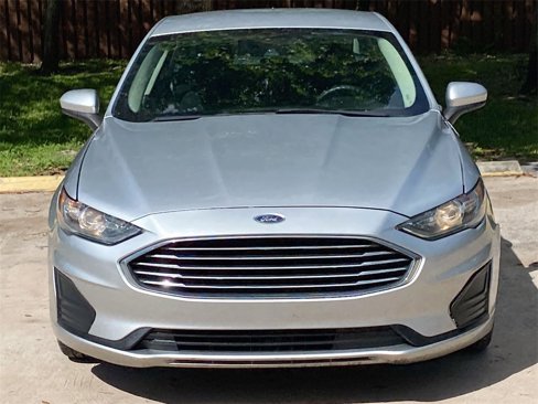 Used 2019 Ford Fusion SE image 2