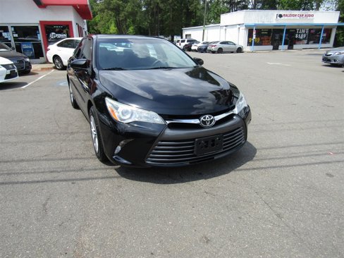 Used 2016 Toyota Camry image 12