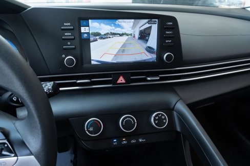 Used 2024 Hyundai Elantra SE image 16
