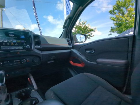 Used 2022 Nissan Frontier PRO-4X w/ Technology Package image 3