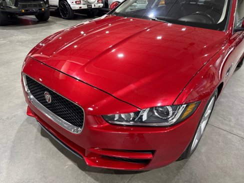 Used 2018 Jaguar XE Premium image 28