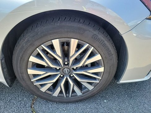 Used 2023 Nissan Altima 2.5 SV w/ SV Premium Package image 9