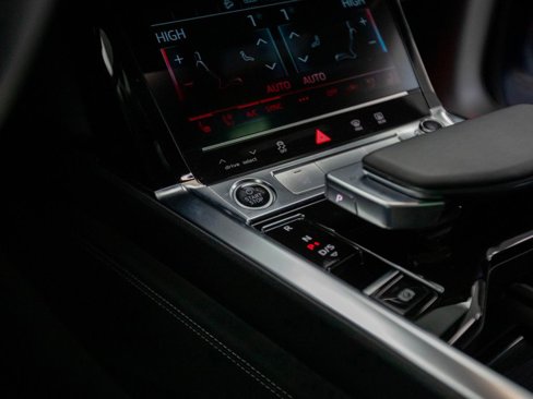 Used 2023 Audi e-tron Premium Plus w/ Premium Plus Package image 21