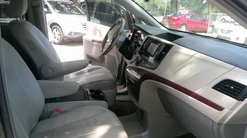 Used 2014 Toyota Sienna XLE image 31