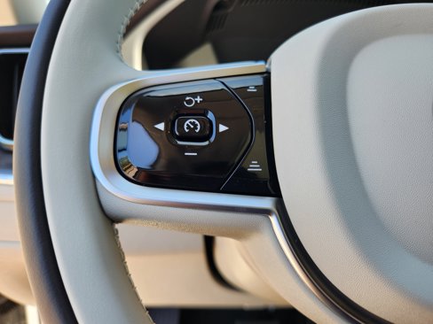New 2025 Volvo XC60 B5 Core image 31