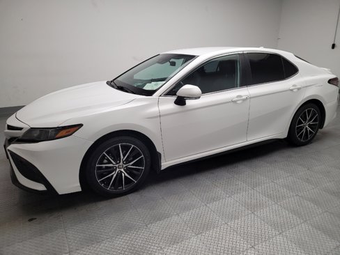 Used 2022 Toyota Camry SE image 2