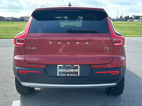 Used 2020 Volvo XC40 T5 Momentum w/ Protection Package Premier image 7