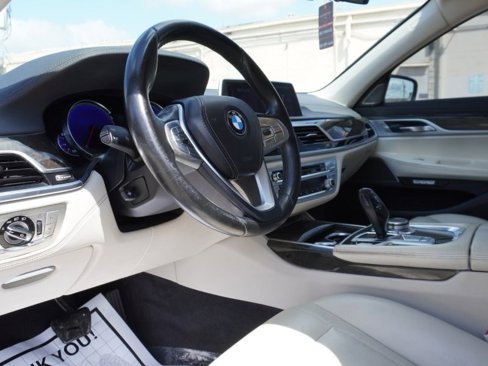 Used 2016 BMW 740i image 14