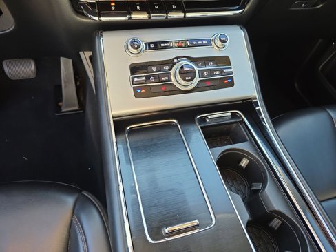 Used 2021 Lincoln Aviator AWD image 31