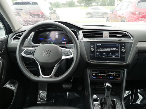 Used 2024 Volkswagen Tiguan SE image 17