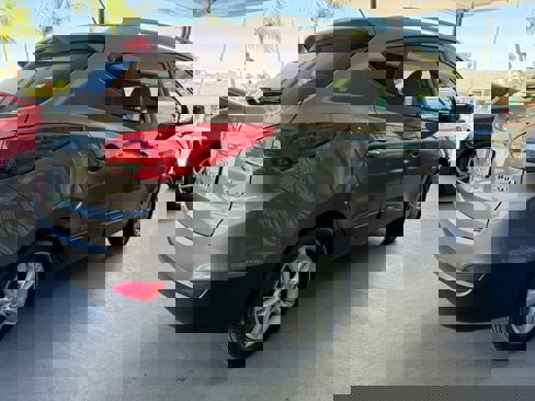 Used 2011 Hyundai Tucson GLS image 10