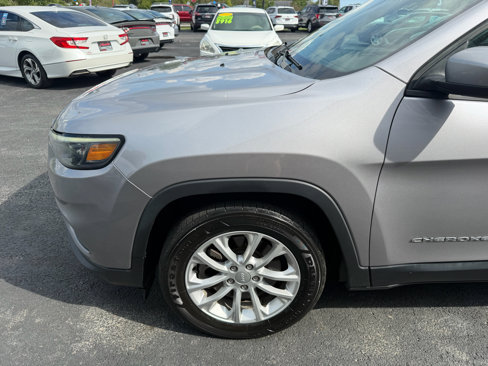 Used 2020 Jeep Cherokee Latitude w/ Cold Weather Group image 11