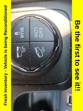Used 2015 Jeep Cherokee Trailhawk w/ Cold Weather Group image 29