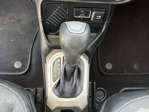 Used 2016 Jeep Renegade Sport w/ Power & Air Group image 32