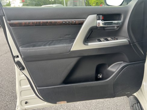 Used 2014 Toyota Land Cruiser image 12