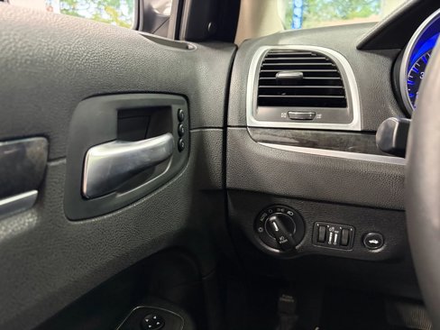Used 2019 Chrysler 300 Limited image 38