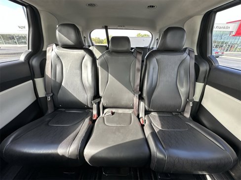 Used 2022 Kia Carnival LX image 21