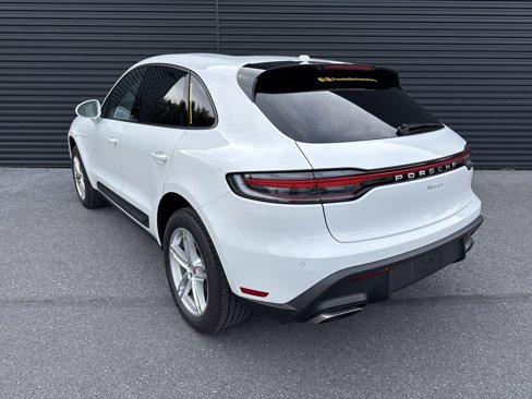 Certified 2025 Porsche Macan image 3