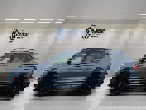 Certified 2022 Volkswagen Tiguan SE R-Line image 2