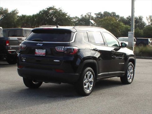 Certified 2025 Jeep Compass Latitude image 3