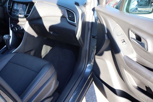 Used 2022 Chevrolet Trax LT w/ LT Convenience Package image 41