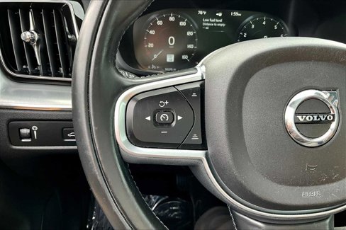 Used 2019 Volvo XC60 T5 Momentum w/ Multimedia Package image 22