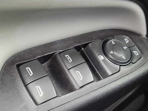 Used 2018 Chevrolet Equinox LS image 27