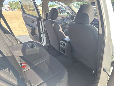 Used 2023 Nissan Rogue S image 29
