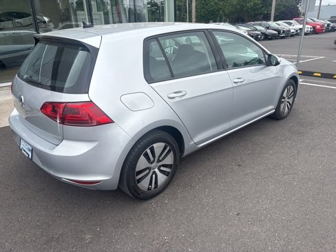 Used 2016 Volkswagen e-Golf SE image 6