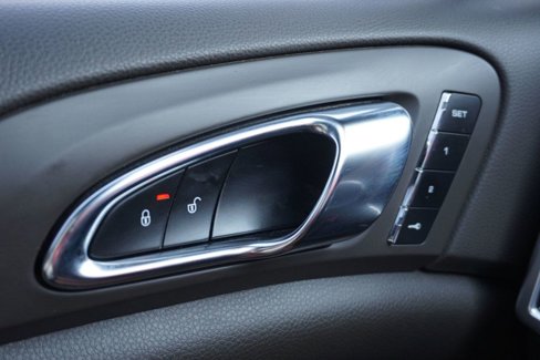 Used 2016 Porsche Cayenne image 24