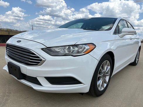 Used 2017 Ford Fusion SE image 1