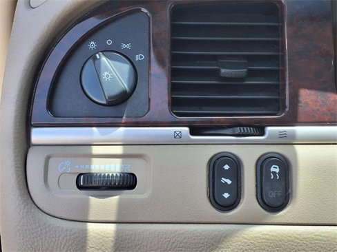 Used 2007 Lincoln Town Car Signature Limited image 6