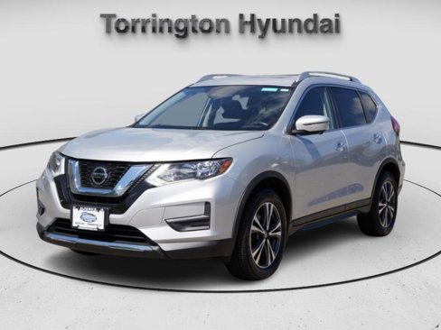 Used 2019 Nissan Rogue SV w/ Sun & Sound Touring Package image 3